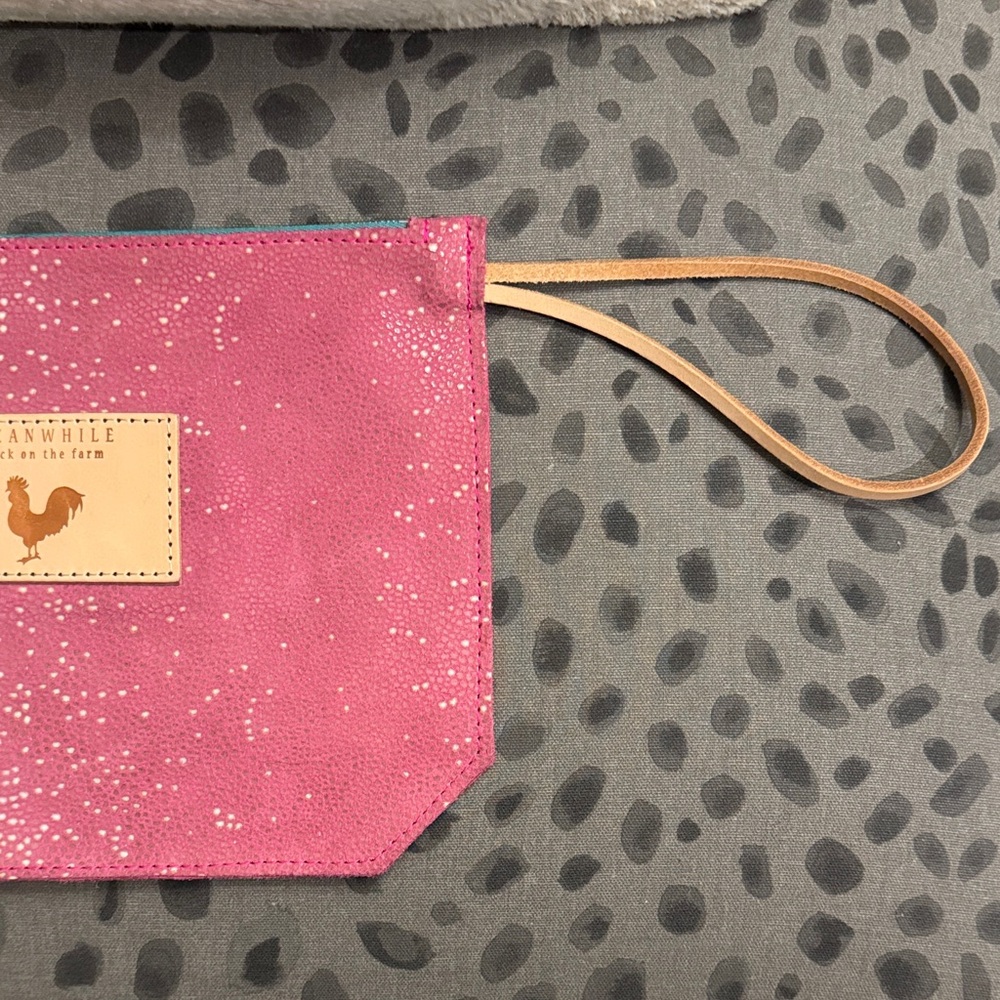 Brand New Meanwhile Back on the Farm Pink Stingray Leather Wristlet - Picture 8 of 8